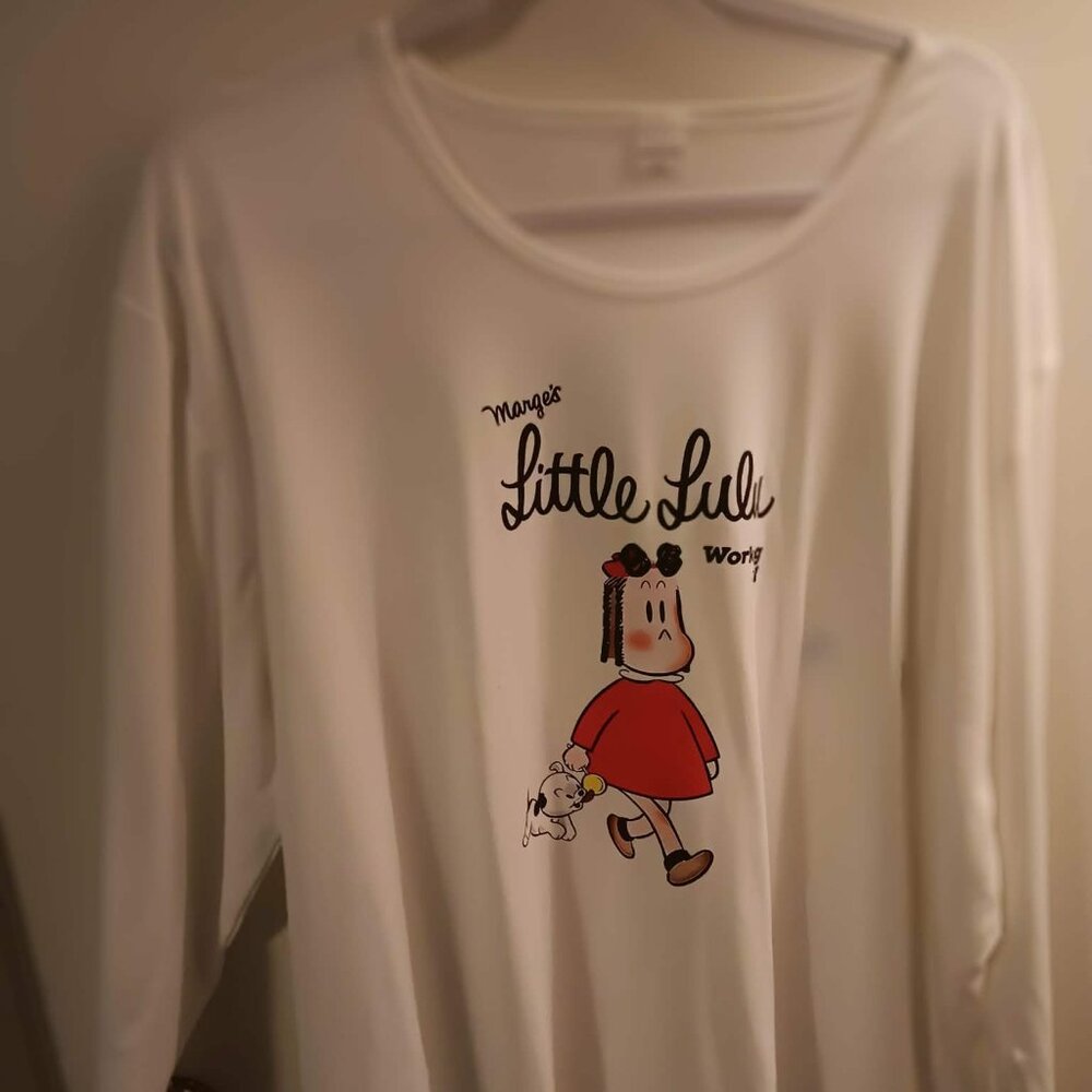 Woman's white top with Lulu  NEW
